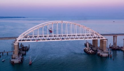 Песня про Крымский мост довела украинцев до лютого бешенства
