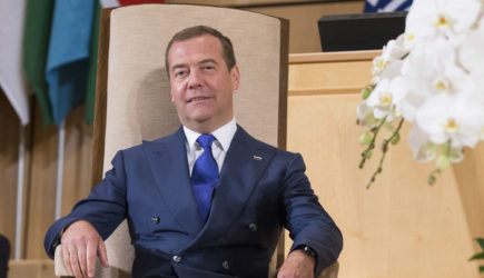 &#171;Чванство и хамство&#187;: Медведев объяснил проблемы в общении &#171;Единой России&#187; с людьми