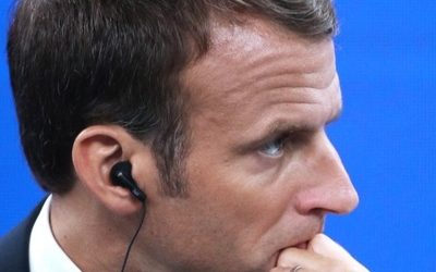 Французы высмеяли Макрона за новое фото в соцсети