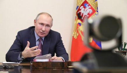 «А может, бахнем?»: Путин, Лавров и Шойгу стали героями мема дня в Сети