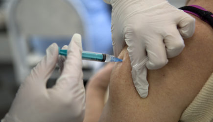 Умереть без вакцины: Иммунолог назвал тревожные цифры