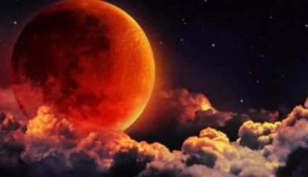 Роковая сила «кровавой» Луны: каким знакам зодиака нужно быть осторожными в конце мая