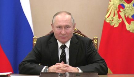 Путин заверил, что российская экономика достойно выдерживает удар вопреки санкциям