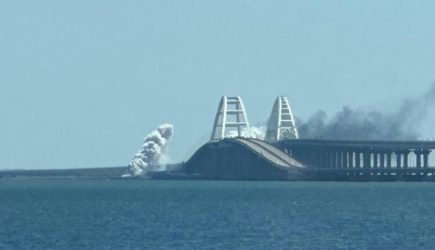 Все в дыму: на Крымском мосту произошло ЧП