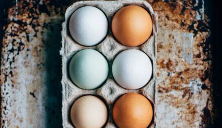 Почему яйца строго запрещается хранить в холодильнике