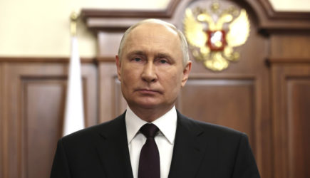 Путин поддержал идею присвоения звания «Город трудовой доблести» десяти городам
