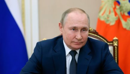 Путин: 80-летие Победы нужно отметить ярко и торжественно