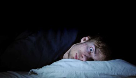 Это влияет на здоровье: спать надо с закрытой или открытой дверью?