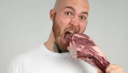 Жуткий эксперимент: этот мужчина ел только сырое мясо 100 дней