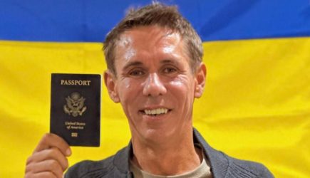 Показавший новый паспорт Панин вызвал омерзение у россиян