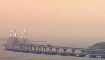 После тревоги в Севастополе над Крымским мостом заметили дым