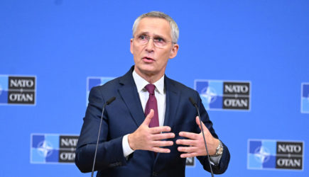 Столтенберг: НАТО не видит прямой угрозы со стороны России
