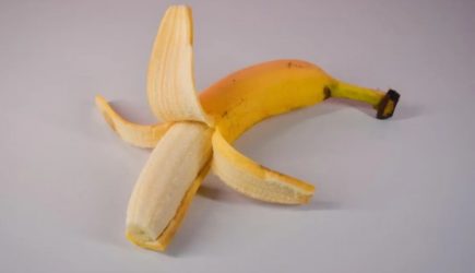 Пропитайте кожуру банана борной кислотой: ахнете, какую надоевшую проблему это решит