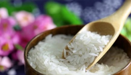 Не выливайте воду из-под риса: используйте ее с умом — она на вес золота