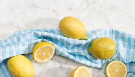 Приложите дольку лимона к ткани: обомлеете, когда надоевшая проблема сама исчезнет