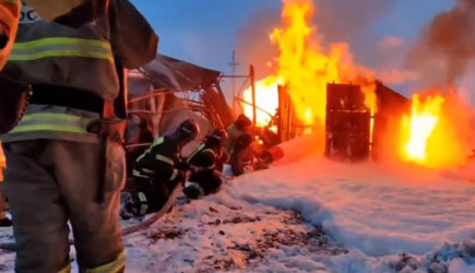 Мощный взрыв в Ульяновске попал на видео: работают спасатели и пожарные