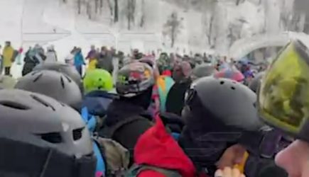 Десятки туристов застряли на подъемниках на горнолыжном курорте Сочи